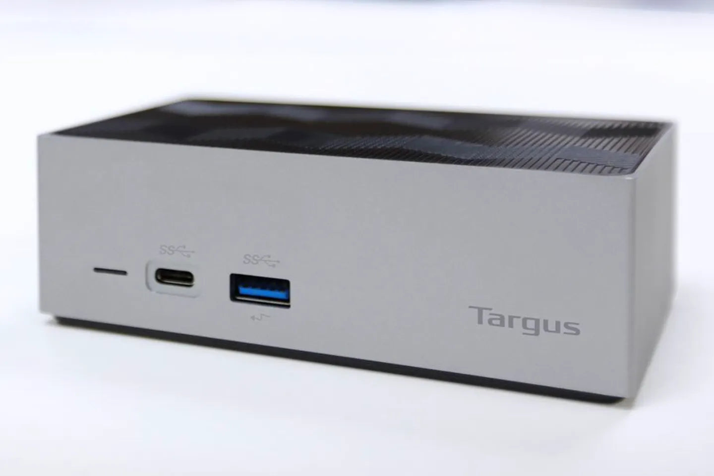 Targus Dock220 Thunderbolt 3 Docking Station, Dual 4K Ultra HD 60Hz Monitor Type-C Hub, Plug & Play for macOS Windows Linux